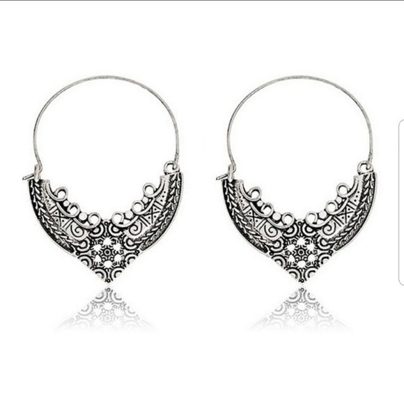 NWT Boho Gold or Silvertone Drop Earrings - Picture 4 of 5